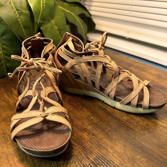 OTBT Nomadic Leather Hickory Women’s Sandals Size 9.5 - Picture 2 of 10